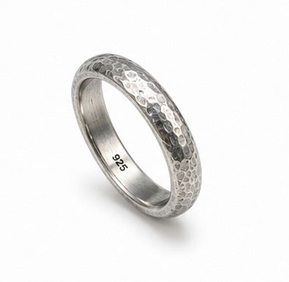 Vintage 925 Sterling Silver Light Hammered Dome Band Ring